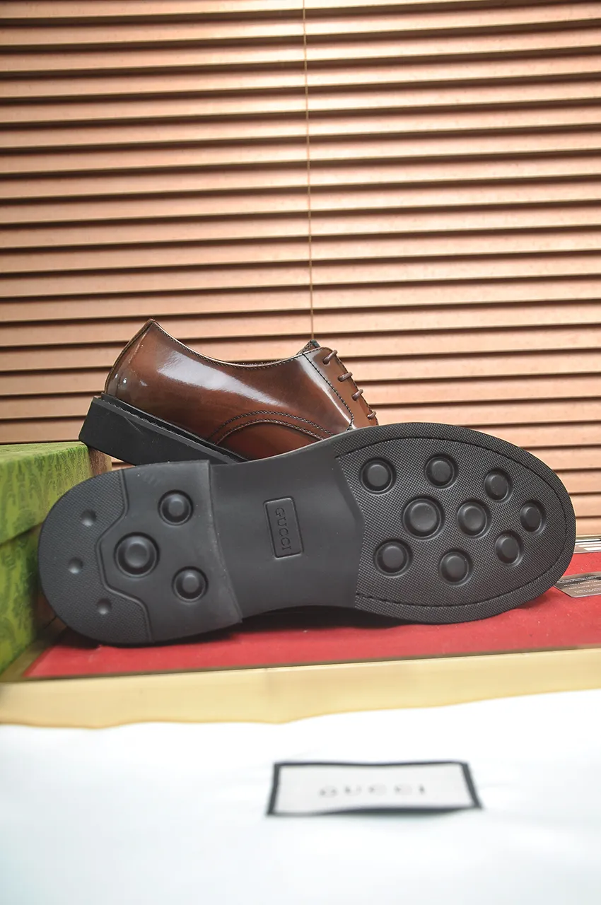 Men's shoes💰540💶Italy's top luxury men's shoe giant (GUCCI) (Gucci) (full cowhide lining) new arrival🍃Original European style🔰 Pleasant to the eye😍In order to make the shoes more durable and non-deformable🌀The production continues to follow traditional methods but there is still no lack of innovation💪Choose original sheepskin for the leather♻️ Smooth and natural And extra bright ⭐Made of imported cowhide, the first choice of rich people 38-45 (45 customized)